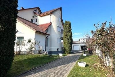 Casă cu 12 camere în Centura