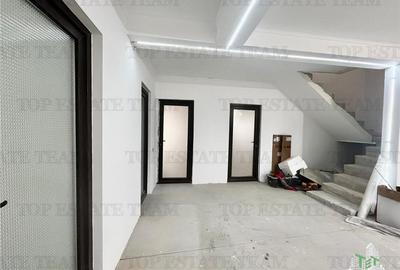 Casă cu 8 camere cu Canalizare în Lumina - 6