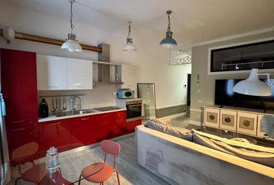 Apartament cu 2 camere semidecomandat, mobilat în Central