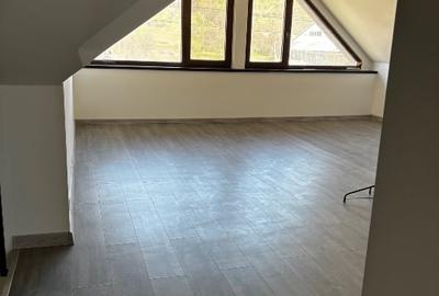 Casă individuală cu 5 camere cu Canalizare în Central - 11