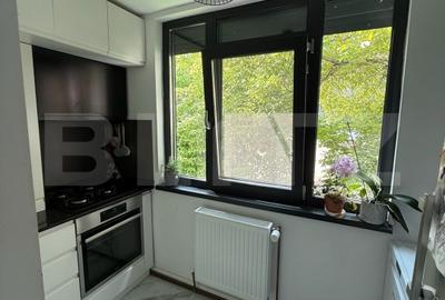 Apartament cu 3 camere decomandat, mobilat în Nicolina