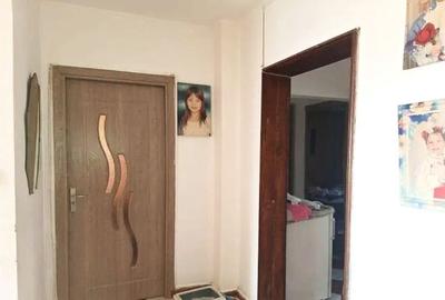 Apartament cu 3 camere decomandat, mobilat în Brâncoveanu