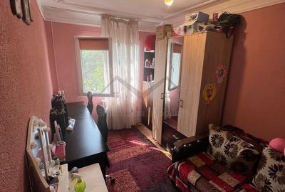Apartament cu 3 camere semidecomandat în Podu Roș - 3