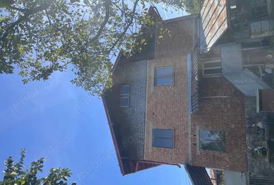 Casă cu Teren 500 Mp în Central - 3