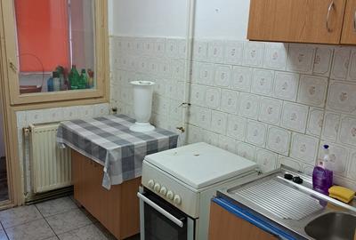 Apartament cu 3 camere decomandat în Giurgiului
