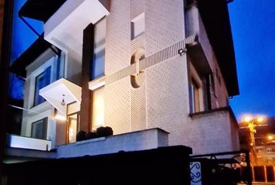 Casă cu 6 camere cu Teren 490 Mp în Săsar - 1