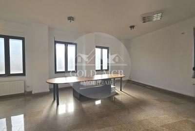 Apartament cu 5 camere semidecomandat în P-ța Galați