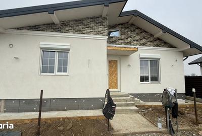 Casă cu 3 camere cu Teren 300 Mp în Mărgineni - 3