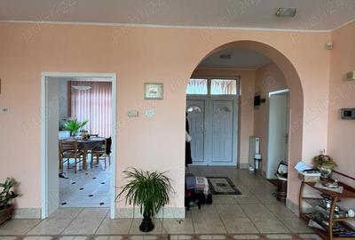 Casă cu 6 camere cu Teren 1200 Mp în Central