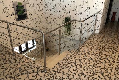 Casă cu 4 camere cu Teren 722 Mp în Central - 1
