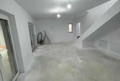 Casă cu Teren 605 Mp în Albina - 8