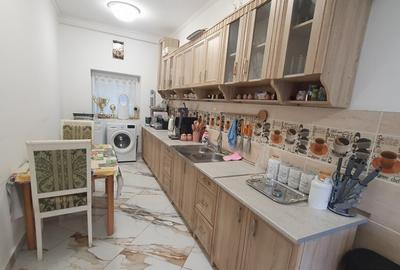 Casă cu 4 camere cu Teren 1000 Mp în Central