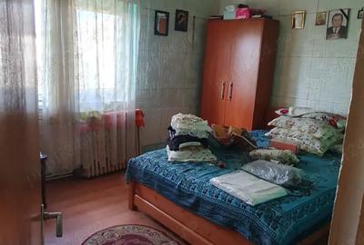 Apartament cu 3 camere decomandat în Traian - 2