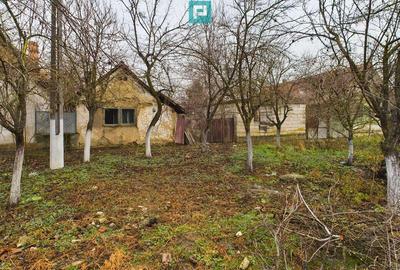 Teren cu casa demolabila in Sustra - 1