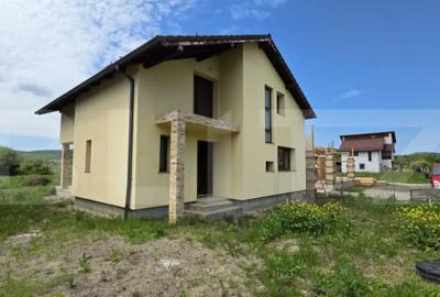 Casă cu 4 camere cu Teren 500 Mp în Central