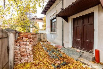 Casă cu 7 camere cu Teren 330 Mp în Vatra Luminoasă - 2