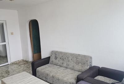 Apartament cu 3 camere semidecomandat, mobilat în Iancului