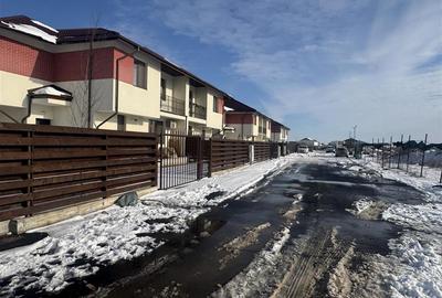 Casă cu 4 camere cu Teren 104 Mp în Central - 1