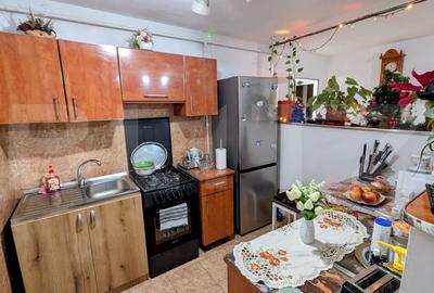 Apartament cu 3 camere, 64 mp, zona Cetate - 3