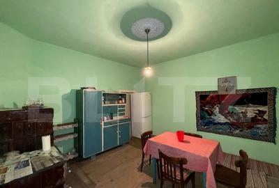 Casa de vanzare, cu 2 camere, 120 mp + teren de 1207 mp, zon - 4