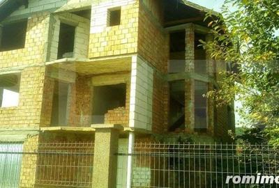 Casă cu 7 camere cu Teren 600 Mp în Unirii - 1