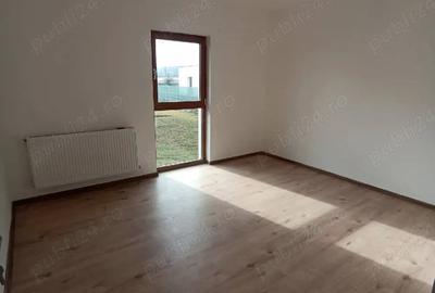 Casă cu Teren 440 Mp în Central - 9