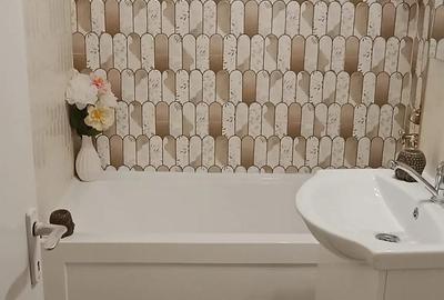 Apartament cu 2 camere semidecomandat în Craiovei