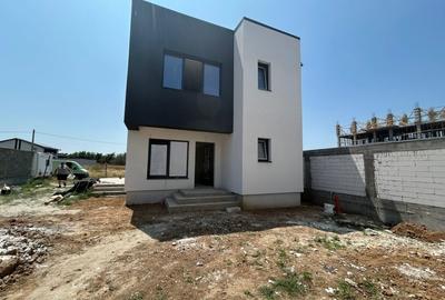 Casă individuală cu 3 camere în Cârcea