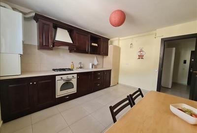 Apartament cu 2 camere decomandat, mobilat în Tractorul - 1
