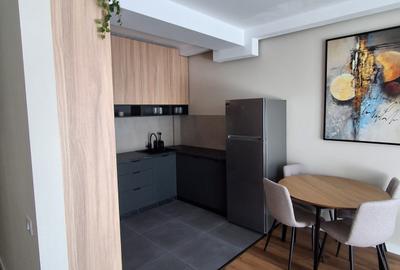 Apartament cu 2 camere semidecomandat, mobilat în Decebal - 8