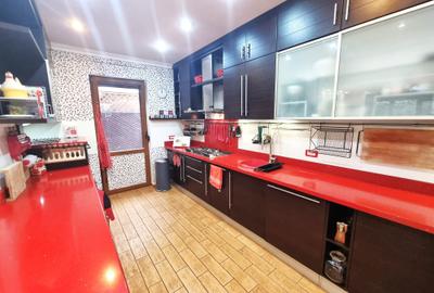 Casă cu 8 camere cu Canalizare în Iancu Nicolae - 4