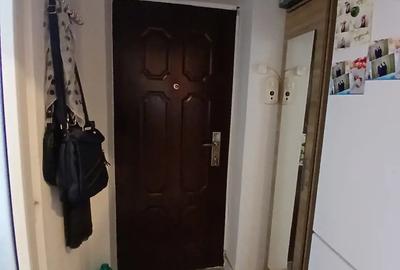 Vand garsoniera in zona Cet