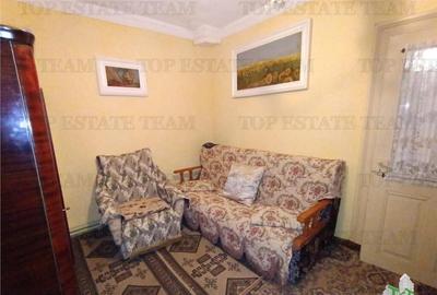 Casa, gradina si curte intr - un peisaj de poveste, aici in - 3