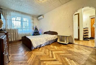 Spre vanzare o garsoniera in zona 13 Septembrie - 1