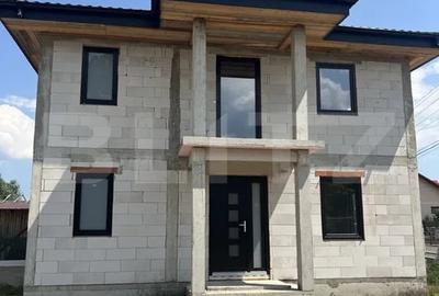 Casa la rosu cu 5 camere, 144mp utili, Radauti