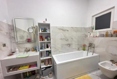 Apartament cu 3 camere semidecomandat, mobilat în Ultracentral