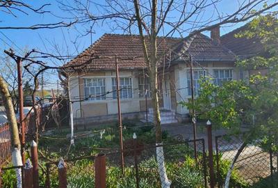 Casă cu 4 camere în Chieșd