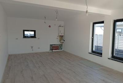 Casă cu 4 camere cu Teren 400 Mp în Bradu - 14
