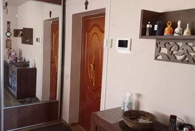 Apartament cu 3 camere decomandat în Calea Poplăcii - 1