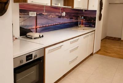 Apartament cu 4 camere semidecomandat, mobilat în Dristor