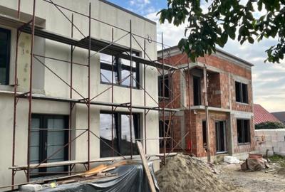 Casă cu 5 camere cu Teren 250 Mp în Central - 1