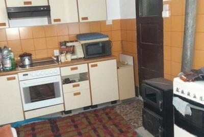 Casă cu 4 camere cu Teren 3800 Mp în Central - 1
