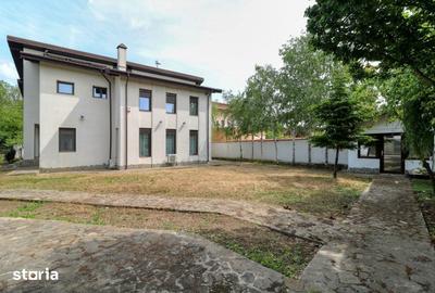 Casă cu 7 camere cu Teren 1012 Mp în Brănești
