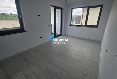 Duplex cu 4 camere cu Canalizare în Bucium - 3
