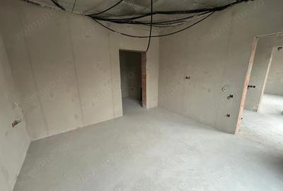 Casă cu 4 camere cu Teren 500 Mp în Central