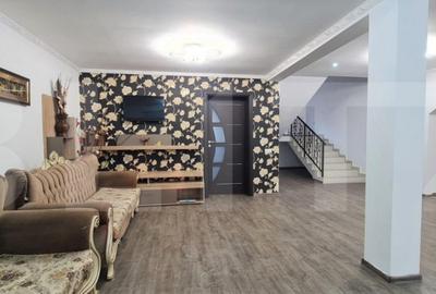 Casă cu 5 camere cu Garaj în Central - 2