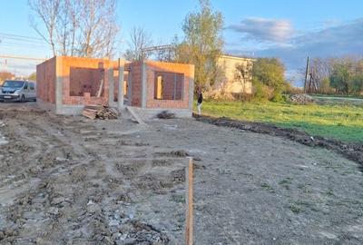 Casă cu 3 camere în Drăguțești - 8