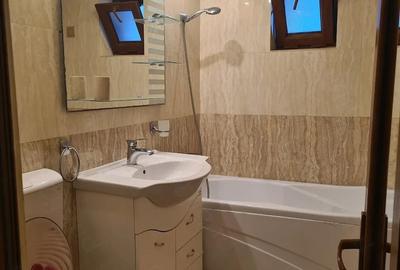 Apartament cu 3 camere decomandat în C5 - 3