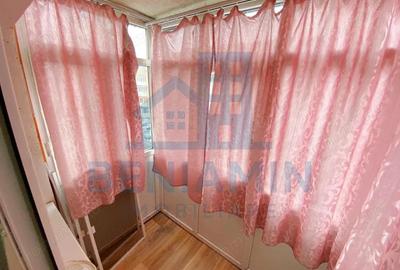 Apartament cu 3 camere semidecomandat în Craiovița Nouă - 1