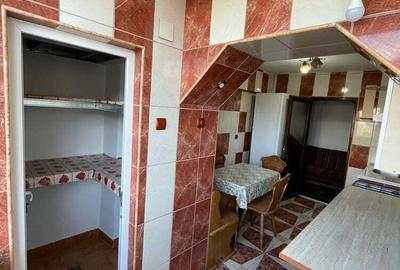 Apartament cu trei camere de vanzare - 2